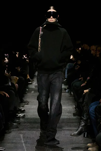 Look 18